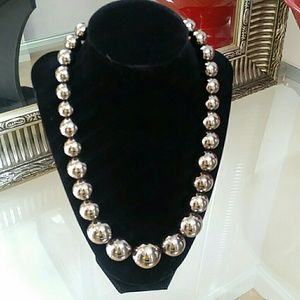 Ladies beaded necklace